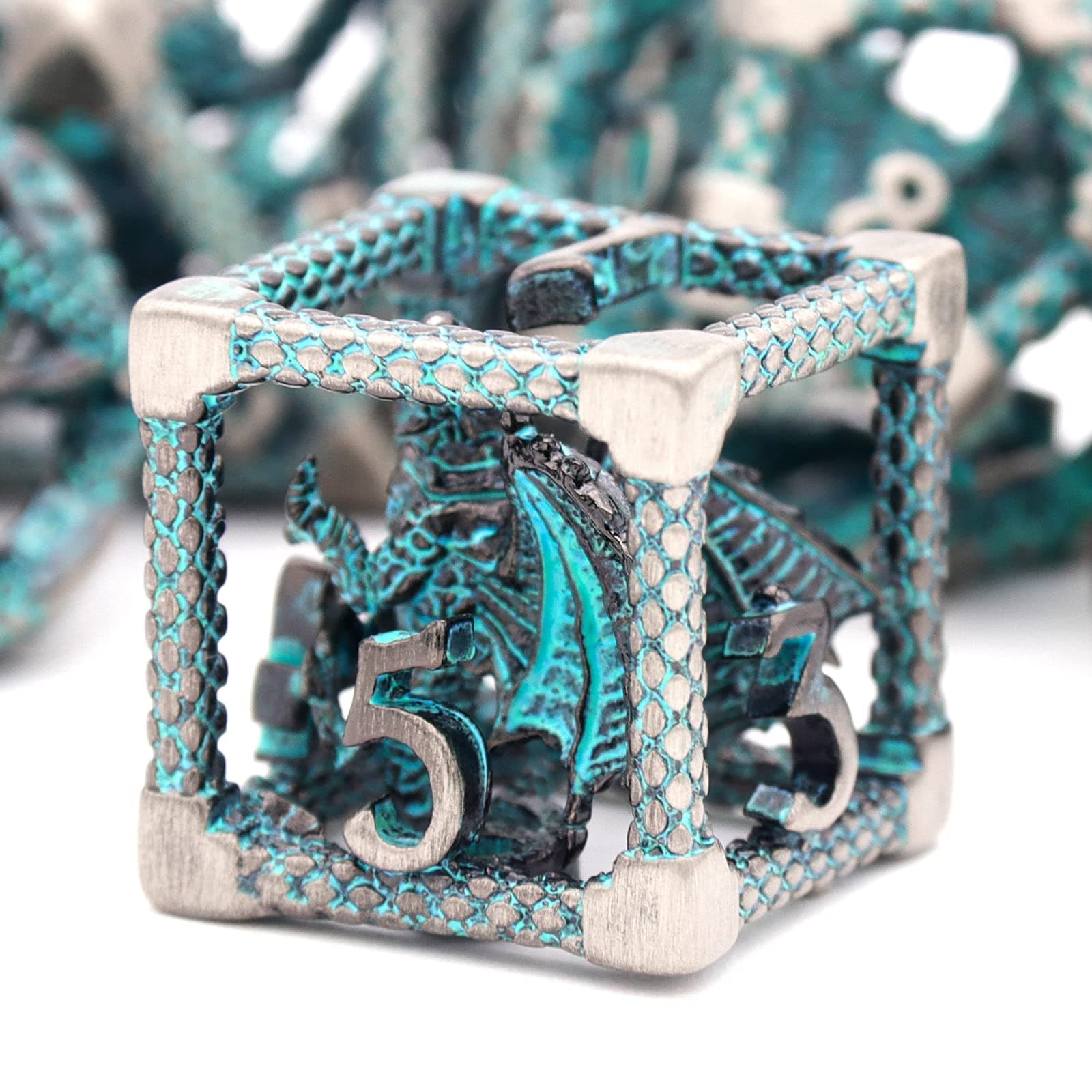 Dados Huecos de Metal D&D Dice Dungeons and Dragons Dice poliédricos DND para Juegos de rol, Juegos de Mesa RPG, MTG, Pathfinder Warhammer D20 D12 D10 D8 D6 D4 7 Piezas (Azul Plateado 3D) 3d-02